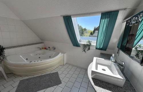 Relaxen am Meer - mit Parkplatz und Whirlpoolwanne, Ostsee - Photo 18