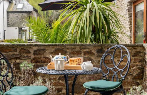 Water Mill at East Trenean Farm -Luxury Cornish Cottage sleeping 4 with hot tub, private garden, rural views and EV facilities - Foto 3