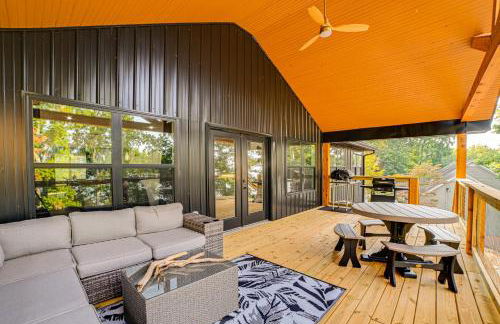 Walk to Lake Barkley! Family Home with Outdoor Oasis - Foto 1