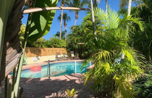 An Island Getaway at Palm Tree Villas - Photo 42