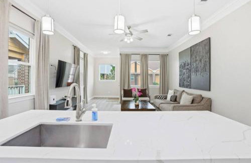 O26A Single Story 2BR Townhome King Beds Pet Friendly Houston - Foto 10