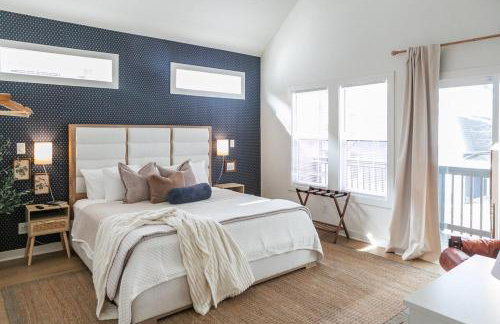 Downtown Indy, Rooftop Deck with Hot Tub, Gym, Bikes, Tesla Charger - Photo 13