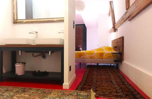 "La Case" - Magnifique ferme rénovée au cœur de la nature - Piscine privée sans vis-à-vis - Vue dégagée - Jardin - Stationnements gratuits devant la propriété - Belles prestations - Foto 24