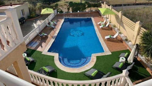 Villa next to playa Bossa - Photo 2, Garden, sunbed