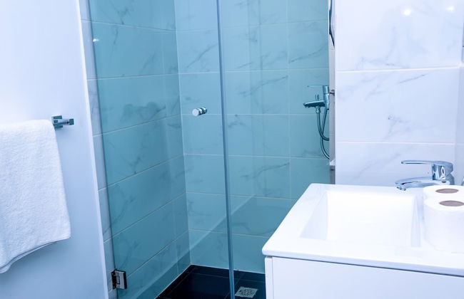 Embassy Gardens Premier Suites - Photo 56