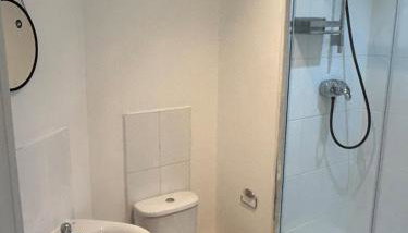 2 Bed 2 Bathroom Apartment central location - Foto 4