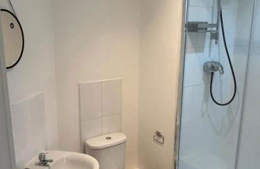 2 Bed 2 Bathroom Apartment central location - Foto 4