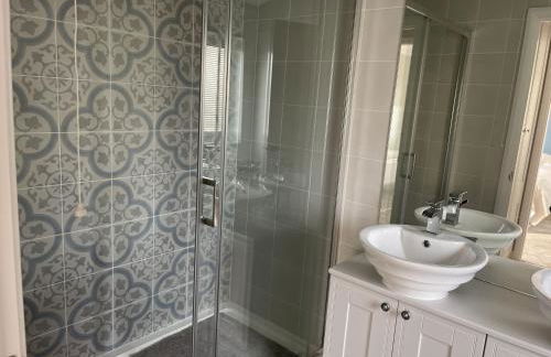 Sea Breeze Lodge - Photo 5