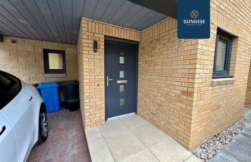 L2 - INVOICE and REDUCED PRICE only via SUNRISE SHORT LETS DUNDEE, Stunning 4 Bed House with 6 Beds and 3 bathrooms, TVs in each room, Free Parking, Fully Equipped, Local Amenities, Easy Ring Road Access, Special Rates and ONLY 9 Mins to STANNERGATE Ports - Foto 42