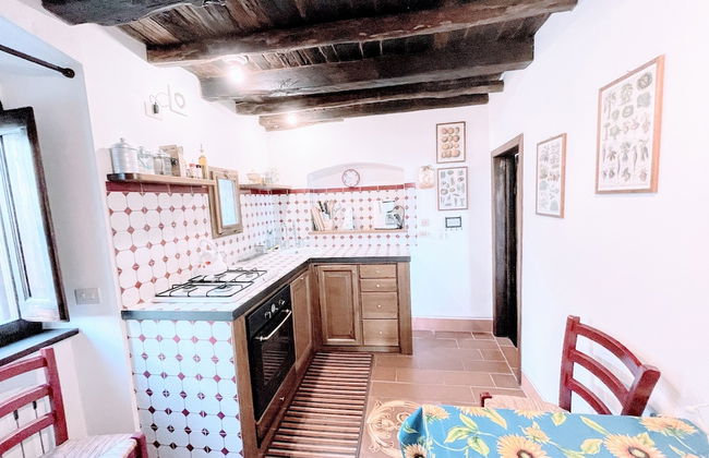 Vicolo - Sleeps 5 With air Con, Wifi, Balcony for Dining and Pool - Photo 7