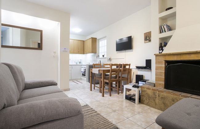 Garden House in Anavyssos - Photo 5