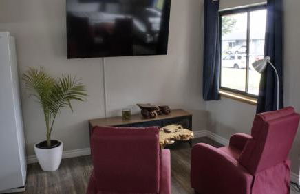 Private Home - Playground, Jumping Mat, BBQ, Darts, Firepit, Gazebo, 4 Smart TVs, White Cotton Bedding, - The Redwood Cul-De Sac Beach Retreat - Foto 17