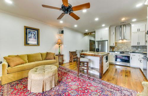 Charming Louisiana Getaway with Furnished Balcony! - Foto 1