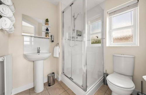 Radiant Retreat Ideal for LegoLand, Windsor, & LHR - Foto 18