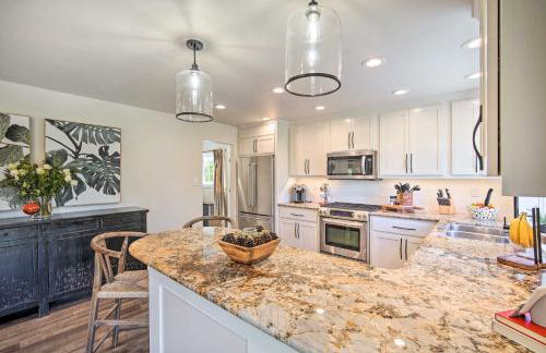 Chic Lake House with Furnished Deck and Hot Tub! - Foto 11