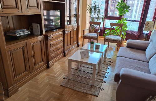 Los Prados - HUCA Oviedo - Parking gratuito - Foto 3