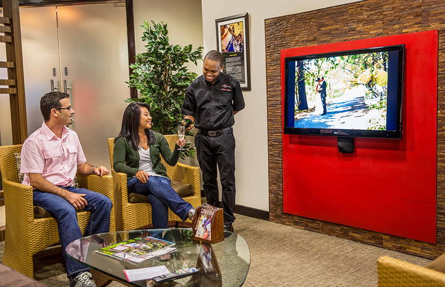 Club Mobay en el Aeropuerto Internacional de Sangster - Foto 3