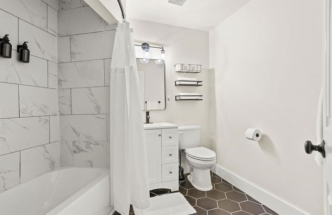 Spacious Studio Apt - Near Merrimack Park - Foto 15