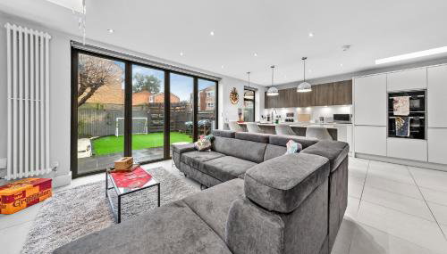 The Lumos House - 4 Bed Home w Parking near Harry Potter Studios - Foto 5