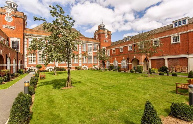 Chic Victorian Flat in Private Estate - Mile End! - Foto 26