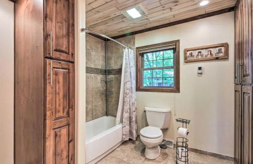 Retreat with Lake Access and Private Boat Dock! - Foto 18