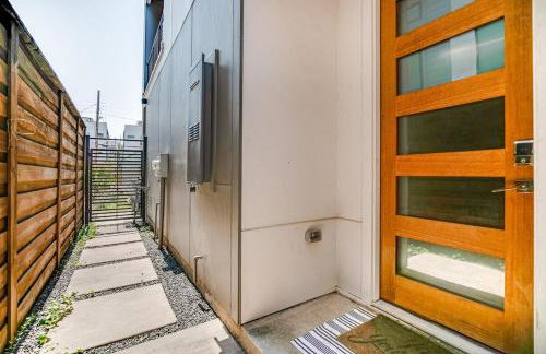 Uptown Modern with Private Patio & 1Gbps Wi-Fi - Foto 13