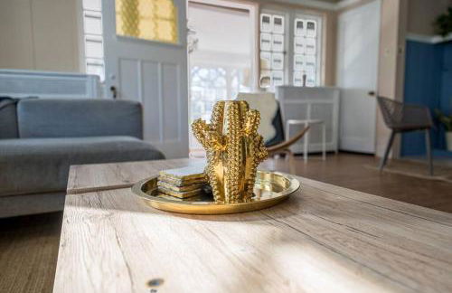 1 Block to Beach - 8BR 5BA Modern Historic Home - Foto 40