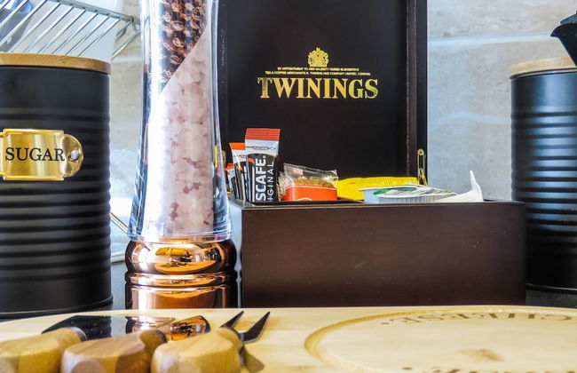 Tudors eSuites 4 Bedroom House with Garden & 9 Beds - Foto 28