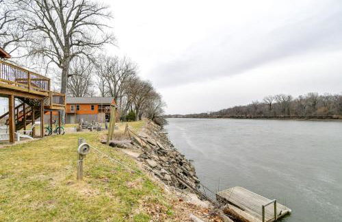 Riverfront Cabin Near Dtwn Pella with Game Room! - Foto 26