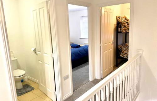 4 Bed House with Driveway Parking for 2 Cars - Rugby - Sleeps 10! Perfect for groups! - Foto 37