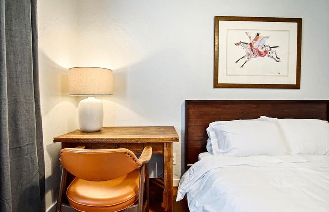 Modern Rustic 3 -bedroom 2 Bathrooms Carport - Photo 15