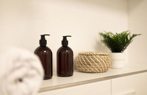 DWELLSTAY - Modernes Apartment I 55qm I 2 Zimmer I Küche I Bad I Terrasse I TV I WLAN - Foto 21