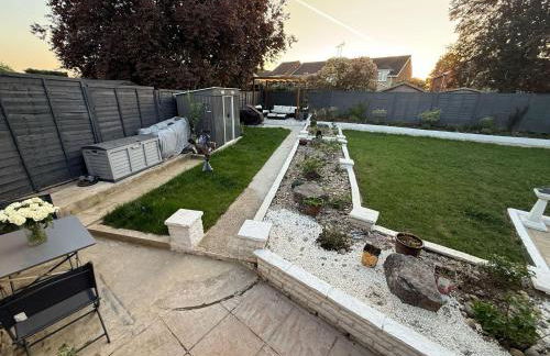 Newly Renovated Guesthouse with Free Parking - Photo 7