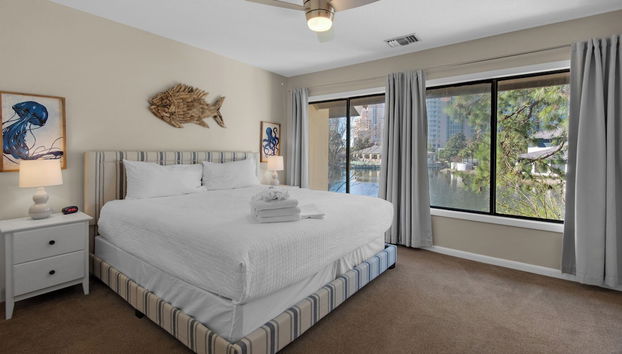 1/2 Mile to the Beach at Sandestin + Pool: Lake Views at Beachwalk Villas - Foto 2, Habitación