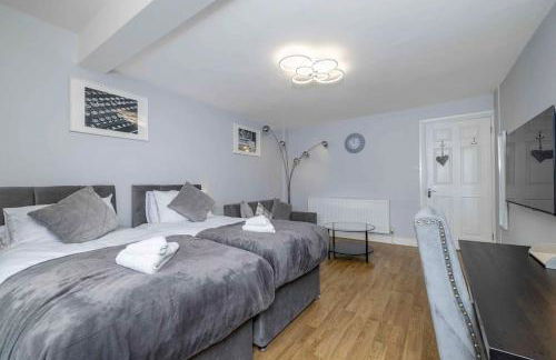 Ealing Manor - 6 beds 3 sofa beds sleeps 9 ppl - Foto 8