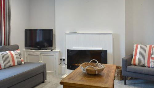 Coastguard Cottage - Photo 2