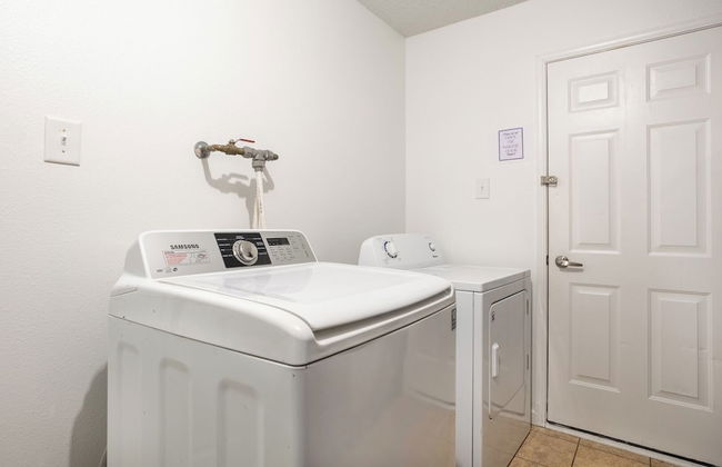 Spacious 4BR Home With Pool in Indianapolis - Foto 40