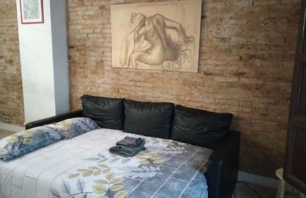 Your Valencia Home - Photo 3