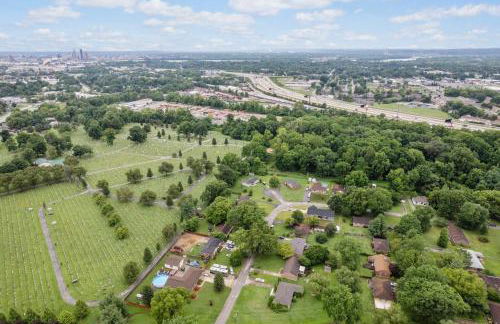 Edgewood - Work Friendly & Near Downtown - Foto 33