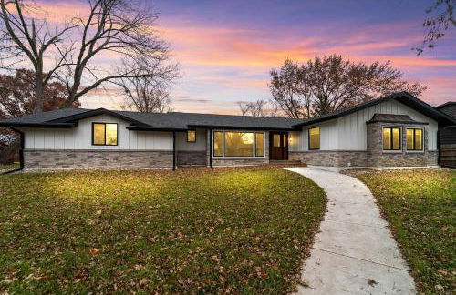 Spacious 5BR Family Home Near ISU & Attractions - Foto 27