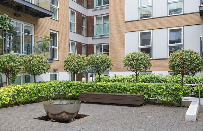 Sophisticated 2 Bed Flat with Balcony in Acton - Foto 24