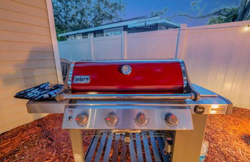 Family & Pet Friendly Getaway with Porch Fire Pit & Yard - Foto 23