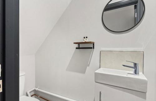 Modern 3-Bed Home, Super King Beds, Drive Parking - Foto 29