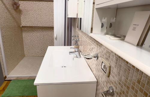 Dascio Lakefront with Private Garden and Parking - Foto 20