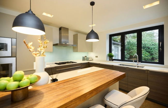 The South Hampstead Hideaway - Stylish 6bdr Home - Photo 6