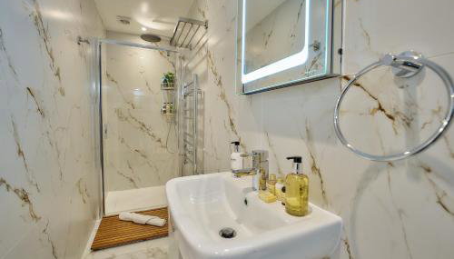 Luxury Studio in Wembley - Photo 5