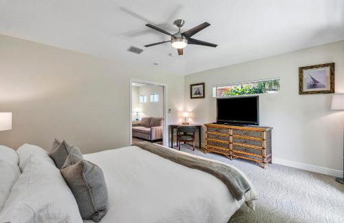 Across from Beach - Renovated Coastal Home, Gourmet Kitchen & Jetted Tub - by Maven Vacation Rentals - Foto 14