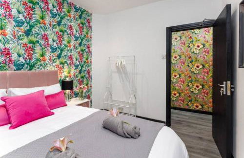 Luxury Mirror Party Pad with 4 Bedrooms! - Foto 17