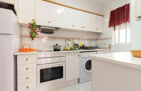 Amazing Apartment In Torrevieja - Foto 12