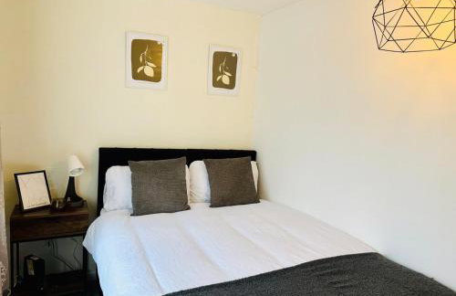 Professional 4BR House - Lace Market, Uni, QMC, City Centre & M1 - Sleeps 8 - Foto 3